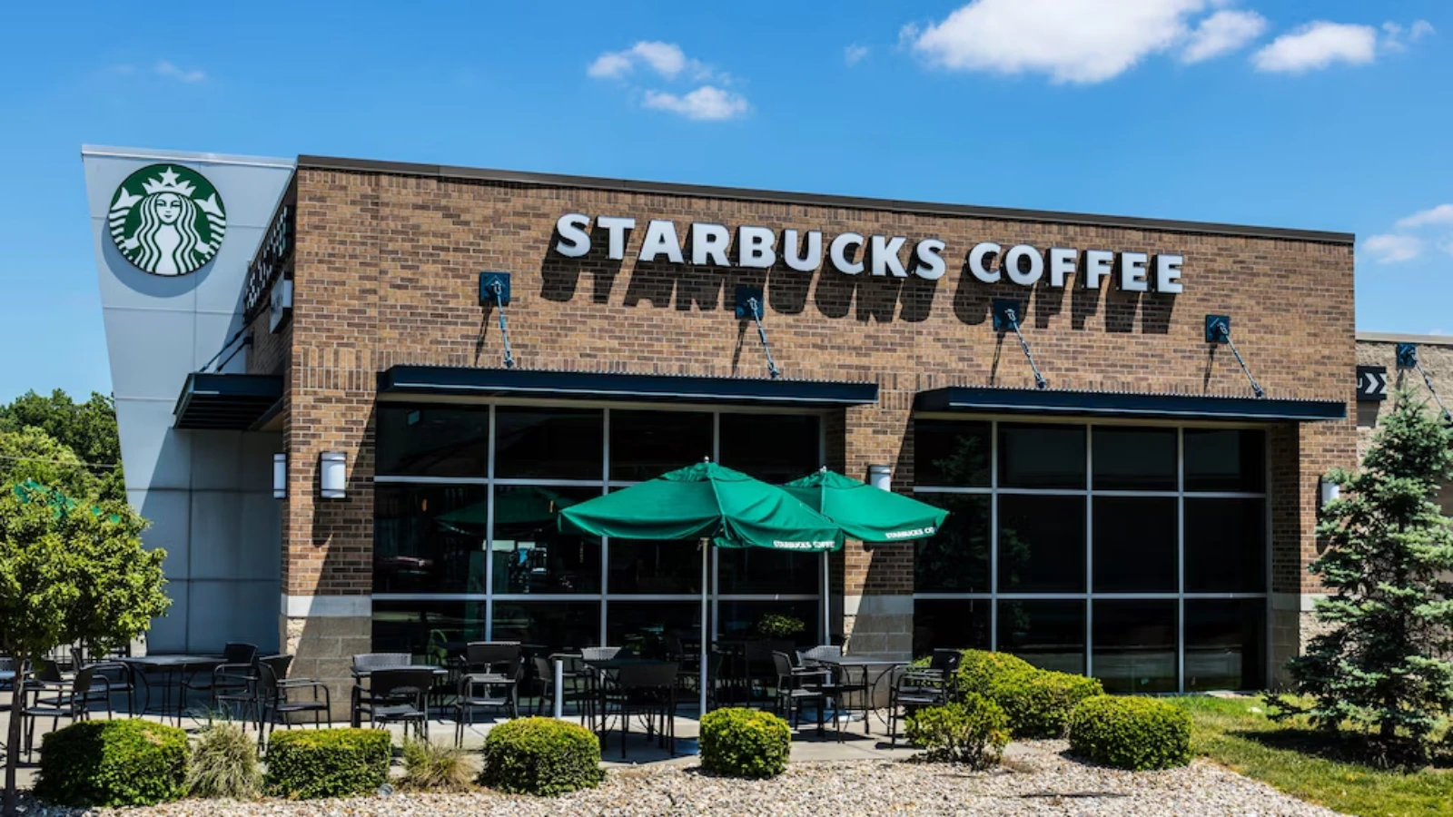 Starbucks to Close Stores and Cut 900 Jobs in North America