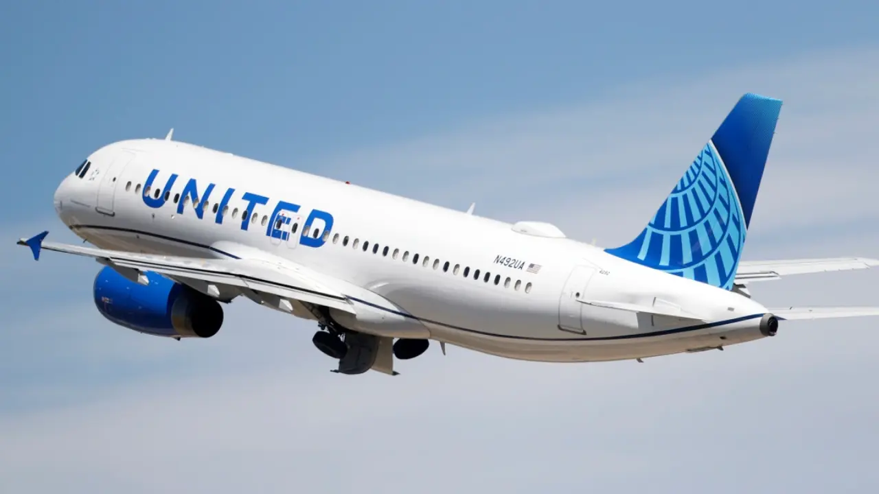 United Airlines grounds all flights U.S. and Canada